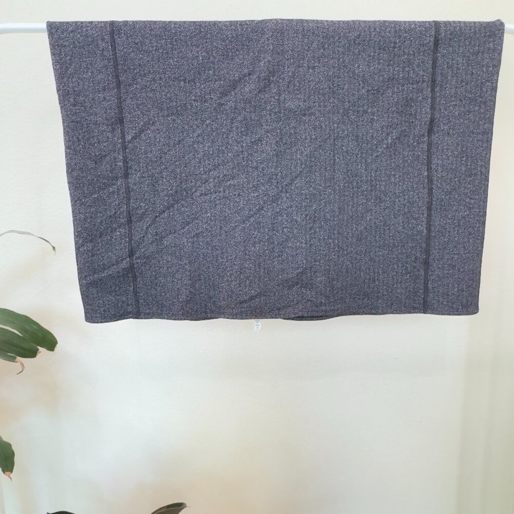 LULULEMON HEATHERED GRAY/BLACK/WHITE SCARF BRAND NEW
